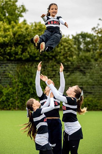 12 Cheerleader Kids